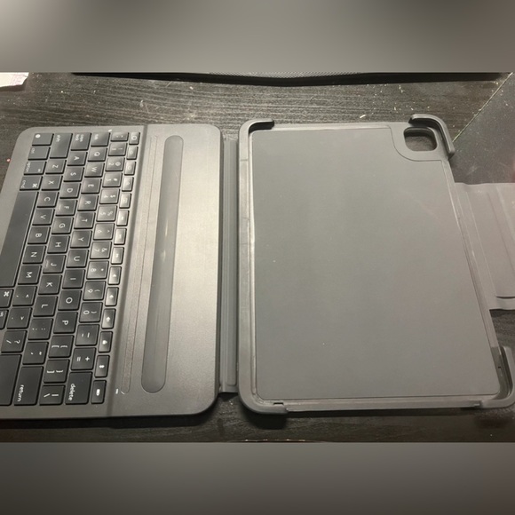 Logitech Bluetooth Keyboard Case for iPad Pro 11-inch - Picture 2 of 10